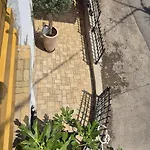 Kamena Kuca Sa Bazenom