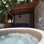 Case de vacanță Kamena Kuca Sa Bazenom *