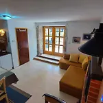 Kamena Kuca Sa Bazenom Case de vacanță *
