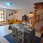 Case de vacanță Kamena Kuca Sa Bazenom *