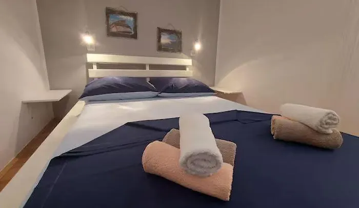 Kamena Kuca Sa Bazenom * Sveti Vid-Miholjice