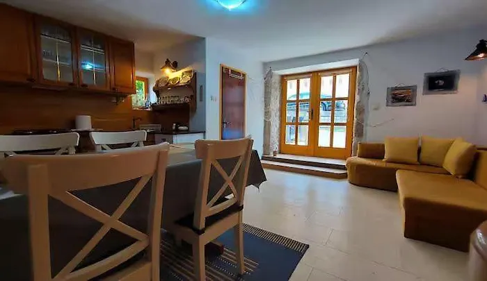 Dom wakacyjny Kamena Kuca Sa Bazenom Sveti Vid-Miholjice