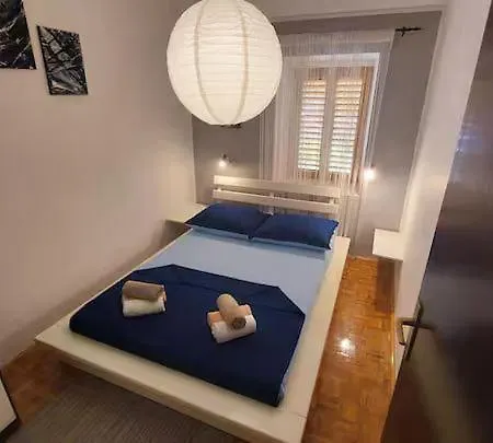 Feriehus Kamena Kuca Sa Bazenom *