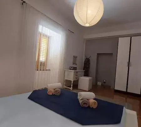 Feriehus Kamena Kuca Sa Bazenom