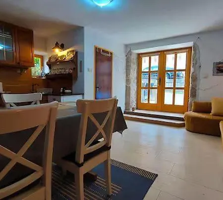 Feriehus Kamena Kuca Sa Bazenom Sveti Vid-Miholjice